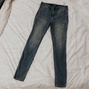 Women’s high rise skinny lightly distressed blue jeans. Size 7 Long